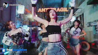 Hot babes LE SSERAFIM dancing before fucking / 르세라핌 연예인 섹스
